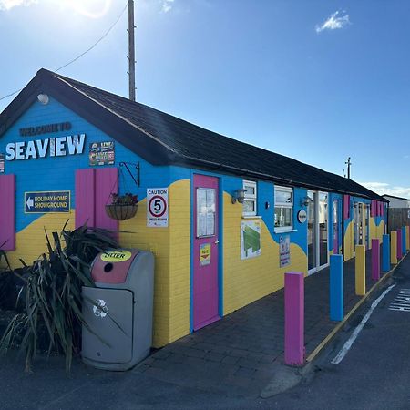 Seaview 190 - Ingoldmells - Pet Friendly, Wifi, Bed Linen - Close To Beach And Fantasy Island - Meadow Lakes Caravan & Lodge Hire Экстерьер фото